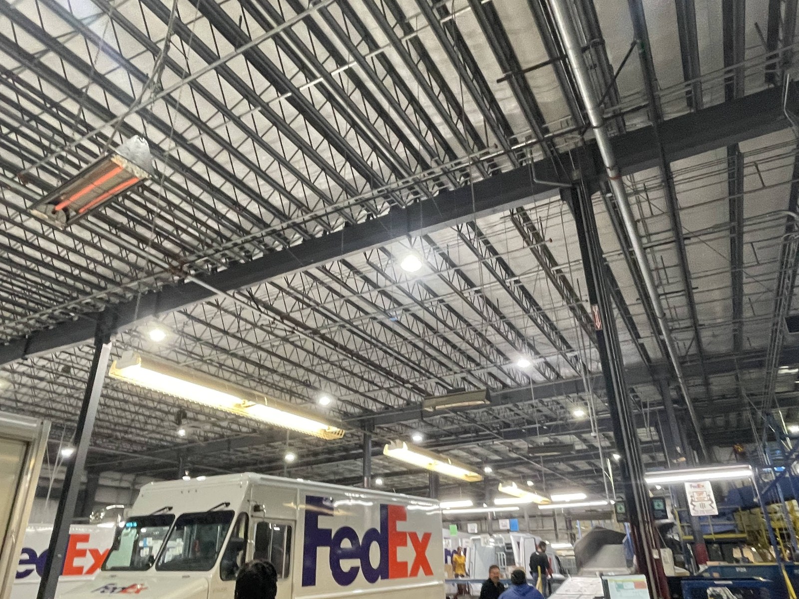 Travaux &eacute;lectriques dans un b&acirc;timent commercial