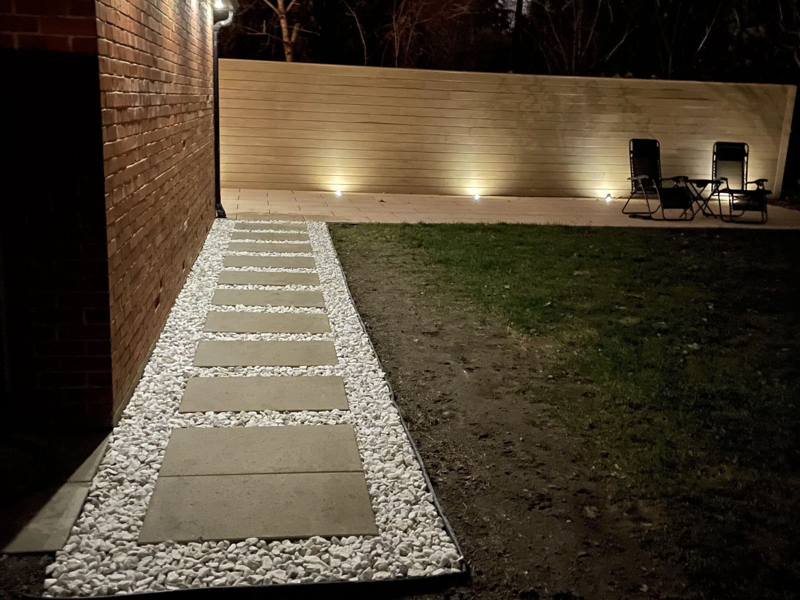 &Eacute;clairage ext&eacute;rieur d&rsquo;un passage r&eacute;sidentiel &agrave; Hampstead